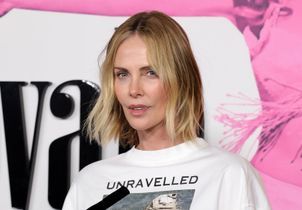 Charlize Theron revient sur la nuit où sa mère a tiré sur son père pour la protéger : « Elle m'a sauvé la vie »