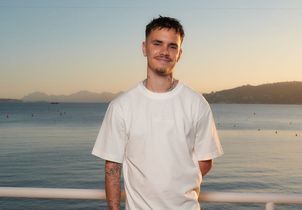 Entouré de sa famille, Romeo Beckham célèbre le lancement de sa marque de mode