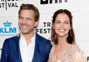 Joshua Jackson réuni avec Katie Holmes à New York : l’actrice fait sensation en slip dress 