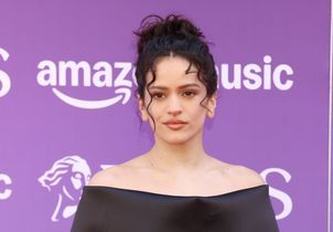 Rosalía aperçue main dans la main avec le mannequin français Loli Bahía à New York