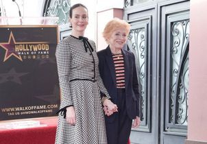 Sarah Paulson honorée à Hollywood : le soutien sans faille de sa compagne Holland Taylor 