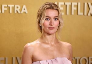 Sarah Pidgeon : son évolution en images, de ses débuts discrets aux spotlights avec « Love Story »