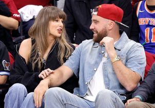 Taylor Swift s’offre une soirée sportive aux côtés de son fiancé Travis Kelce