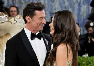 Au Met Gala, Hugh Jackman fait une apparition discrète avec sa compagne Sutton Foster