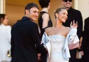 Avec son frère Anwar, Bella Hadid fait sensation sur le tapis rouge du Festival de Cannes
