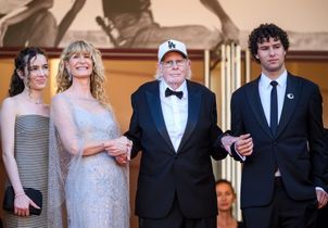 Cannes 2026 : Laura Dern rayonne sur le tapis rouge avec sa fille Jaya et son fils Ellery Walker 