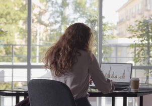 Inclusion des personnes LGBT+ au travail : les mentalités évoluent mais les discriminations persistent