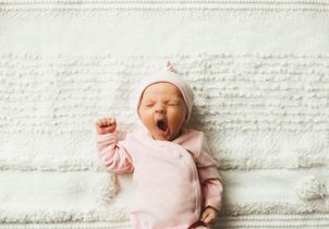 Ce prénom féminin rare et d’inspiration florale devrait conquérir le cœur des parents en 2026