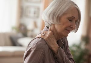 Ménopause : l’épaule gelée, ce syndrome méconnu qui touche de nombreuses femmes