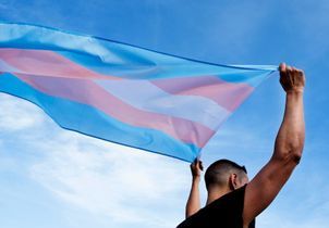 « On a le sentiment d'être des bêtes curieuses » : ces phrases que les personnes trans n’en peuvent plus d’entendre