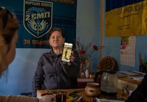 « On survit ici » : en Ukraine, les femmes se retrouvent seules dans un village près du front