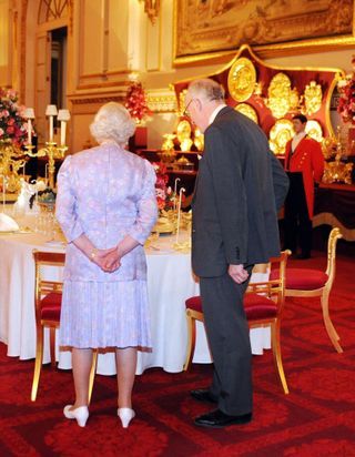 Un dîner royal à Buckingham ? Voici les règles du protocole à connaître