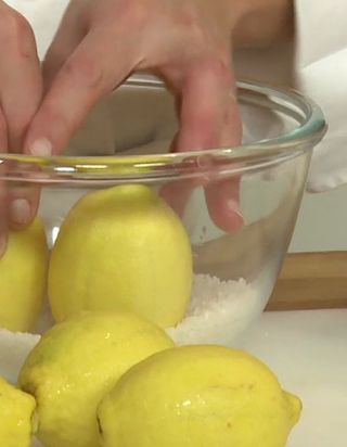 L'atelier des Chefs : préparer des citrons confits au sel