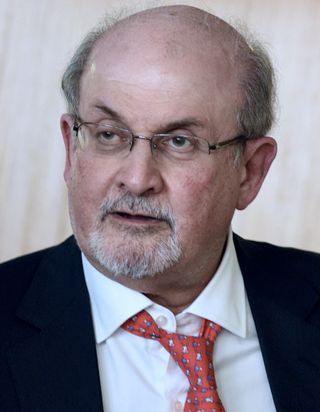 Salman Rushdie poignardé : son agent donne des nouvelles peu rassurantes