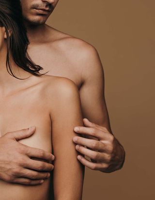 5 techniques jouissives pour utiliser ses seins pendant l’amour 