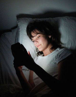 Qu’est-ce que la procrastination du coucher, ce besoin de temps pour soi qui empiète sur le sommeil ?
