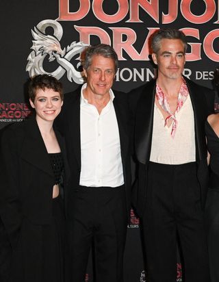 Hugh Grant et Regé-Jean Page réunis à Paris pour « Donjons et Dragons »