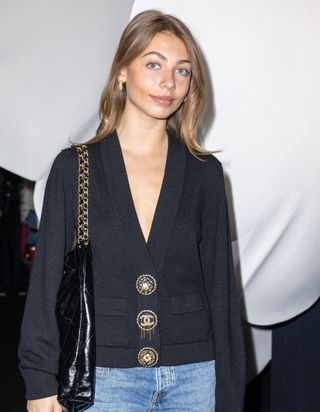 Stella Belmondo à la Fashion Week : l’apparition remarquée de la fille de Jean-Paul Belmondo