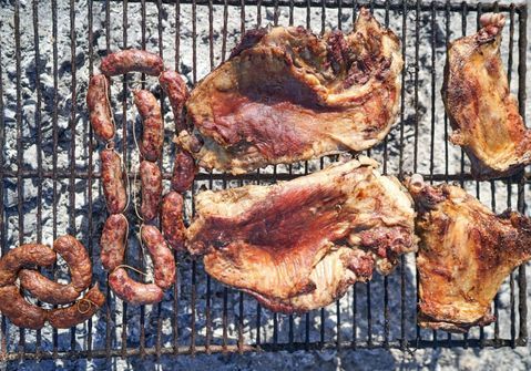 Ce magnifique barbecue rustique et authentique sera parfait pour vos  grillades ou autres pierrade…