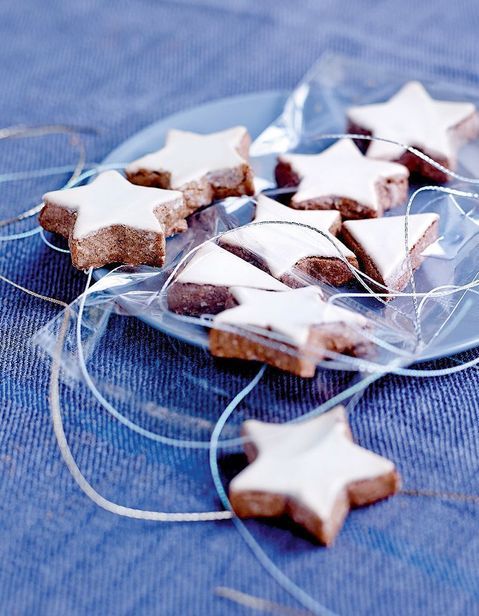 Comment préparer des étoiles de Noël à la cannelle - Elle