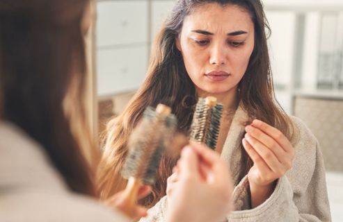 Pourquoi le minoxidil oral séduit-il de plus en plus de femmes pour lutter contre la chute de cheveux ?