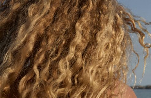 Se laver les cheveux en 11 étapes : on a passé au peigne fin la méthode Abbey Yung