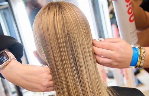 Dangers du lissage brésilien : quelles alternatives pour des cheveux lisses sans risque ?