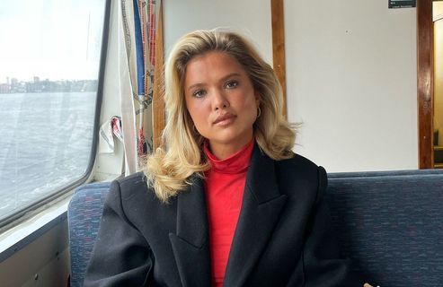 Qu’est-ce que le brushing mémoire, la technique des stars pour des cheveux impeccables sans effort ?