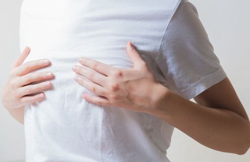 À 52 ans, Sandrine retire ses prothèses mammaires : « Je n’ai jamais atteint le bonnet B dont je rêvais »