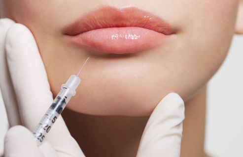 Faut-il (forcément) avoir recours à la chirurgie esthétique pour réussir en télé-réalité ?