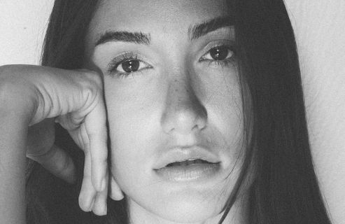 « J’ai cru que j’étais morte » : le témoignage de Luna Skye hospitalisée après des injections d’acide hyaluronique
