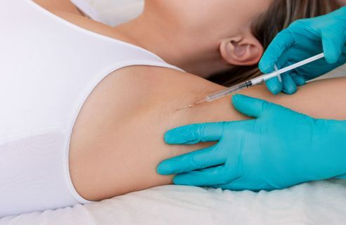 Transpiration, migraines, bruxisme : les bienfaits cachés du botox, bien plus qu’un anti-âge