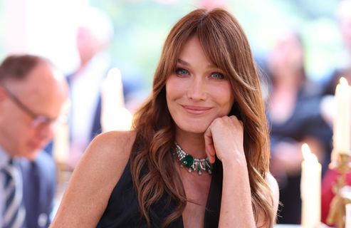 Carla Bruni dévoile son astuce pour éviter les fringales et contrôler ses envies de sucre