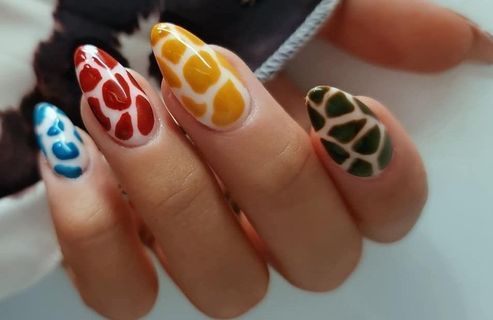 Tendance 2021 : l’imprimé animalier, la manucure stylée qui cartonne sur Instagram