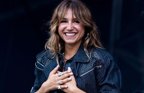 Izïa : un concert annulé et une enquête ouverte après de violents propos contre Emmanuel Macron