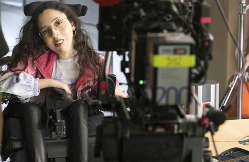 Ness Merad de la série « Toulouse-Lautrec » sur TF1 : « L’autodérision est ma meilleure alliée »