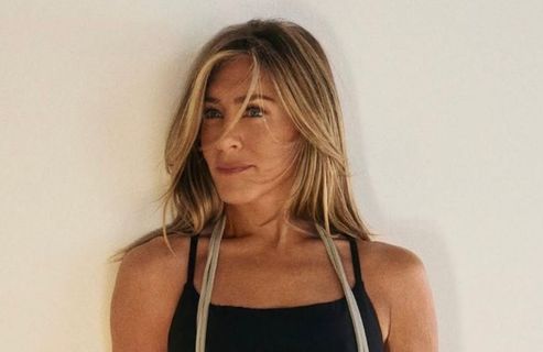 « Seulement 20 bonnes minutes » : la routine express de Jennifer Aniston pour des abdos en béton après 50 ans