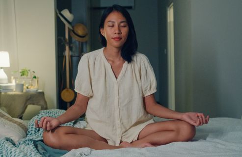 Je suis professeur de yoga et voici mes 5 astuces pour mieux dormir 