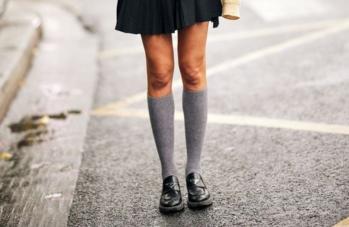 Blanche, transparente, en dentelle... La chaussette haute, cet accessoire qui promet plein de moments mode
