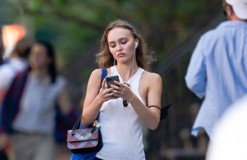 Les écouteurs filaires sont-ils en train de devenir l’accessoire mode le plus cool du moment ?