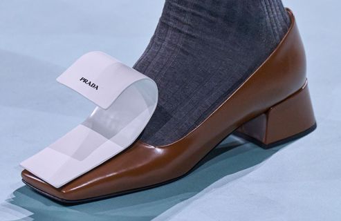 Quelles sont ces drôles de chaussures qui envahissent les podiums depuis plusieurs saisons ?