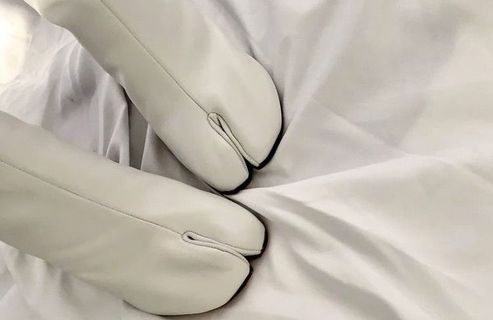 La camel toe shoes : la tendance de bottes étranges que toutes les influenceuses s’arrachent