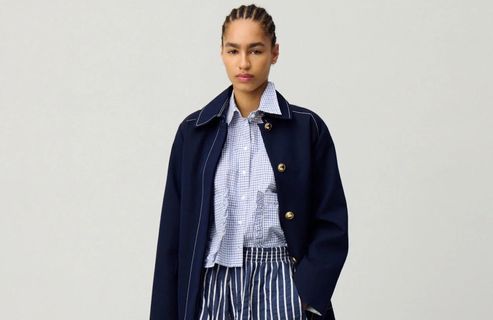 Mi-long, surpiqures apparentes… ce trench est le plus vendu chez Claudie Pierlot cette saison