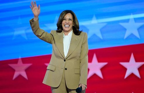 Polémique autour du costume beige porté par Kamala Harris à la Convention démocrate
