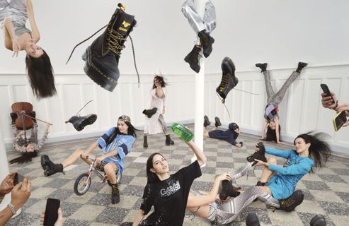 L’instant mode : Ganni réinterprète la bottine culte de Dr.Martens cet hiver