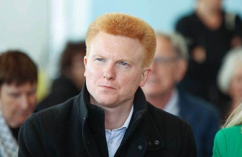 Adrien Quatennens condamné pour violences conjugales : Jean-Luc Mélenchon lui assure de nouveau son soutien