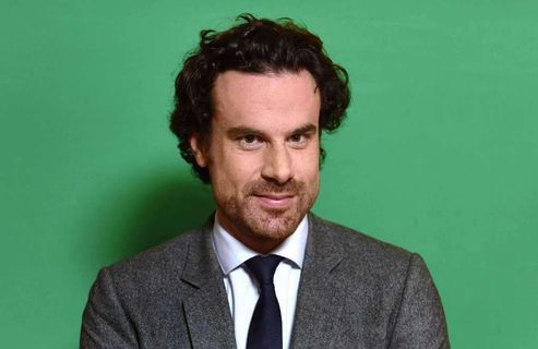 Violences conjugales : les gardes à vue du directeur de Sciences Po et sa compagne ont été levées