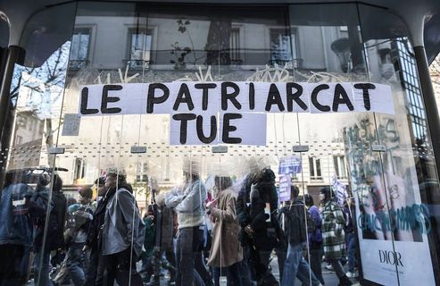 Mort de Philippine : c’est la misogynie qui est en cause, pas l’immigration, estiment des féministes