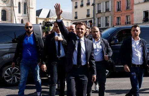 Présidentielle : Macron et Le Pen sur le terrain « jusqu'au bout » pour le dernier jour de campagne