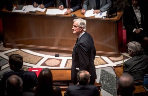 Violences contre les femmes, AESH… Ces mesures mises en péril avec la censure du gouvernement
